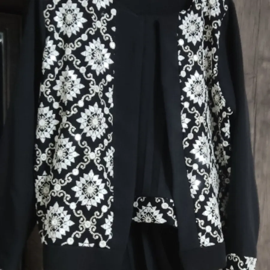 کت و دامن سوزن دوزی .دامن