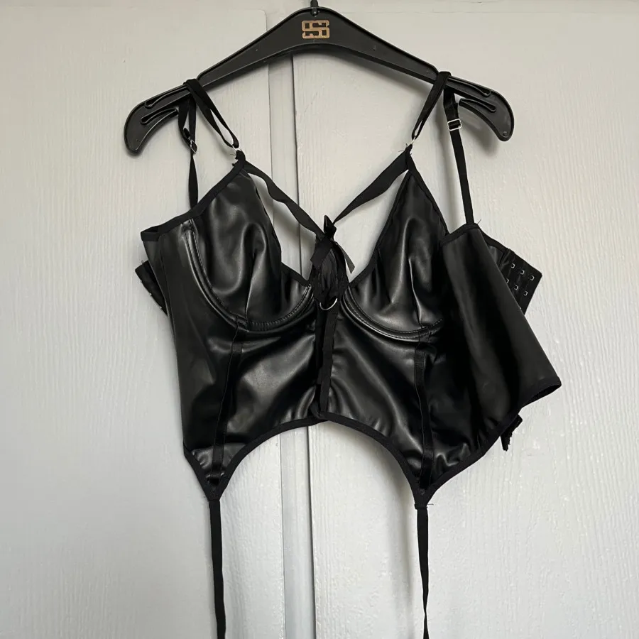 کاستوم‌زنانه