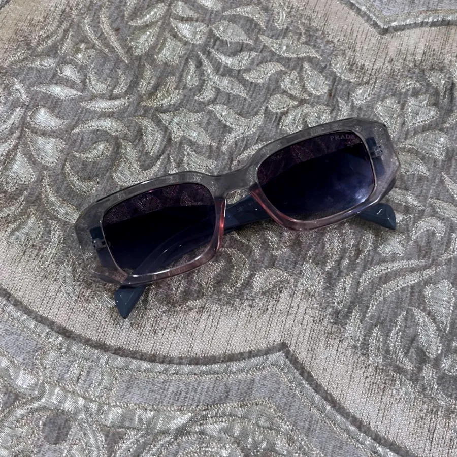 عینک افتابی پرادا