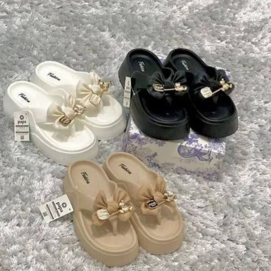 دمپایی جدید