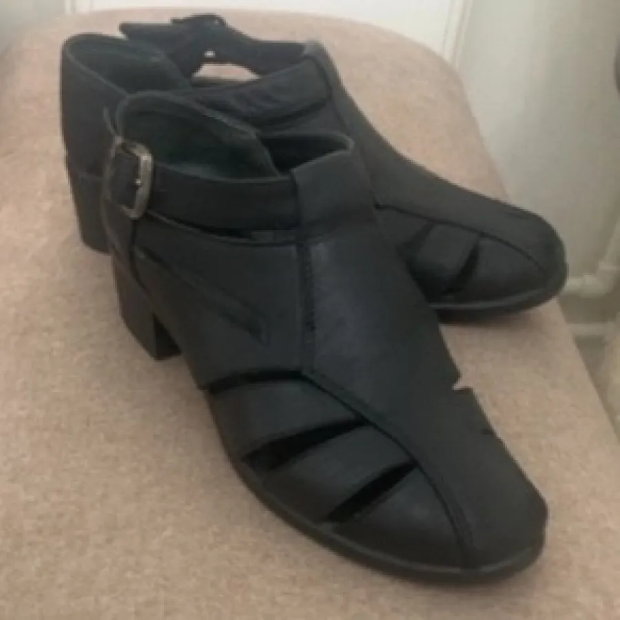 کفش چرم تابستانی