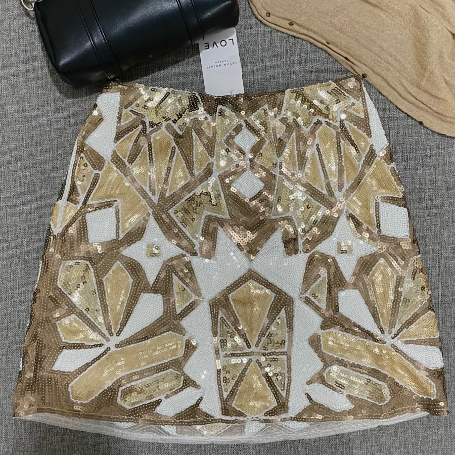 دامن سنگدوزی شده