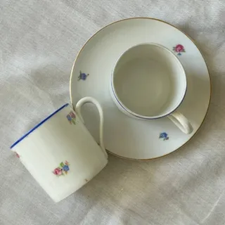 دو فنجان و یک نعلبکی باکس
