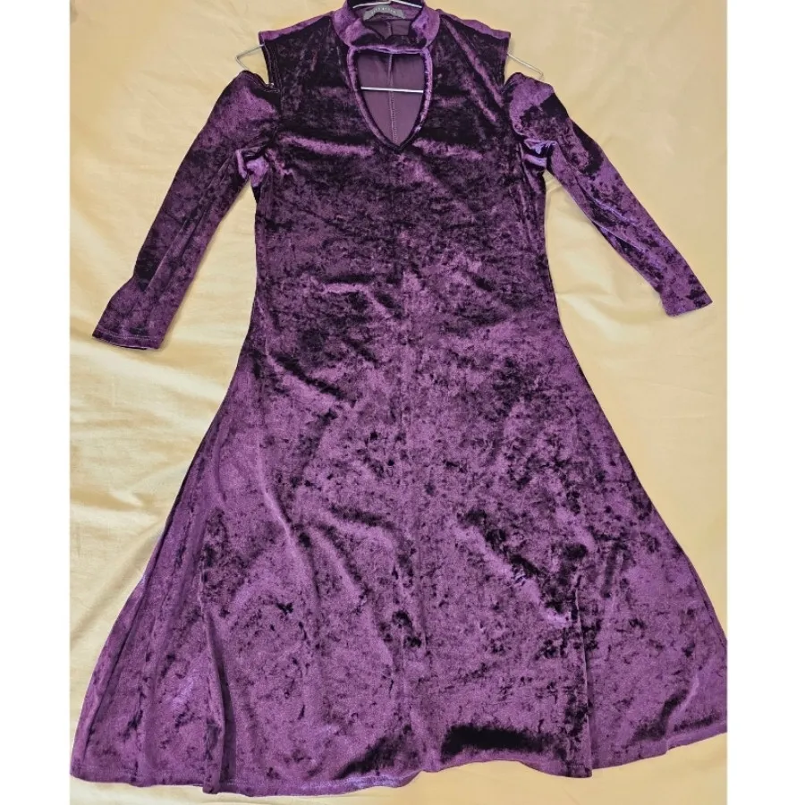 پیراهن مخمل بنفش