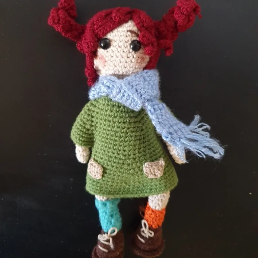 عروسک بافتنی مو قرمزی