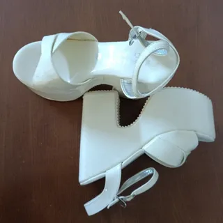 کفش پاشنه بلند لباس عروس