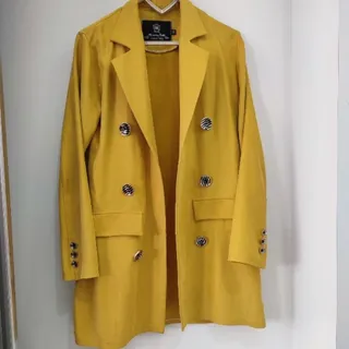 کت زرد دکمه دار