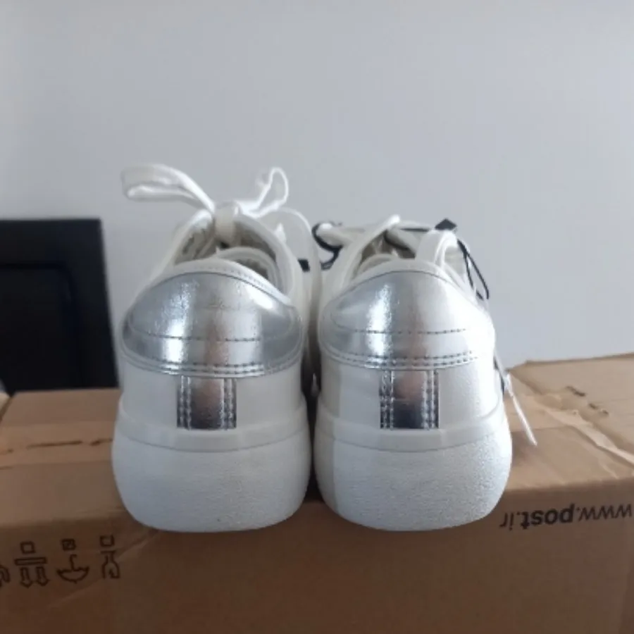 کفش زارا سفید