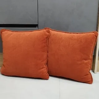 یک جفت کوسن آجری باکیفیت