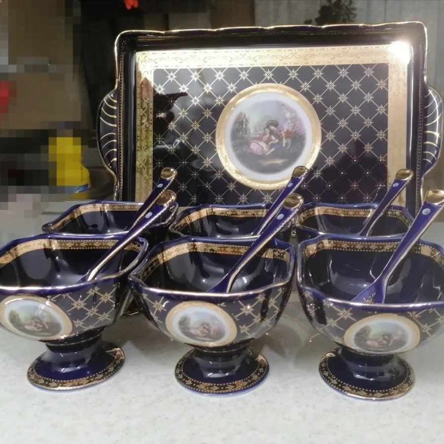 بستنی خوری سورمه ای