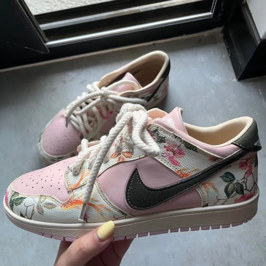 کفش صورتی گلگلی