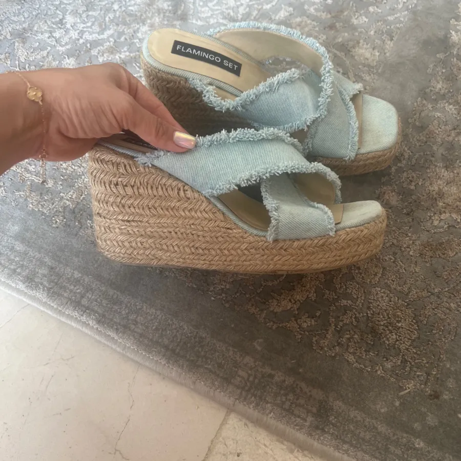 صندل جین کنفی