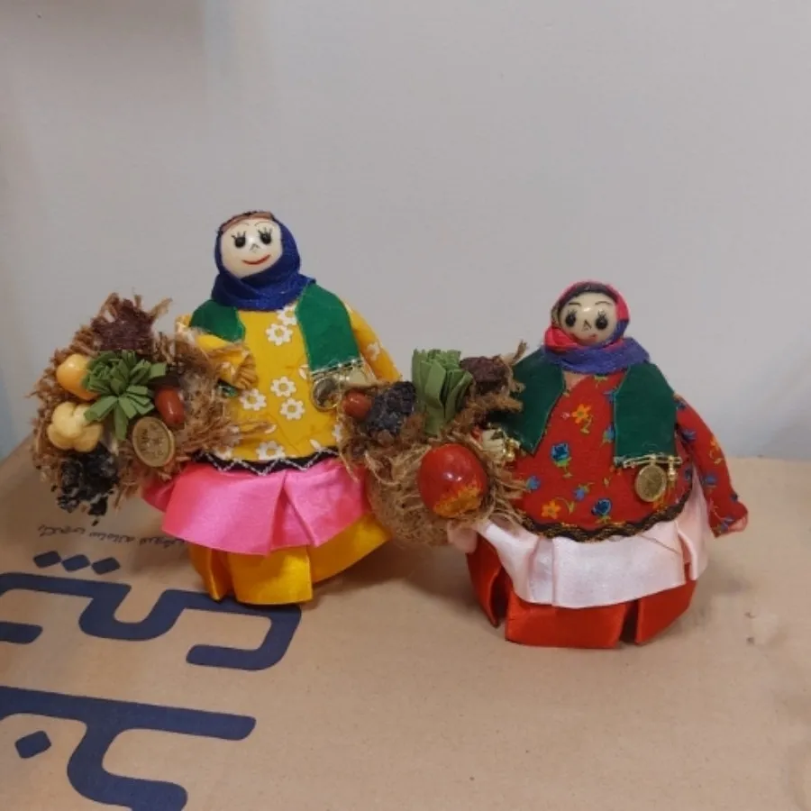 مجسمه زن محلی هفتسین