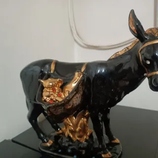 مجسمه الاغ ناقلا