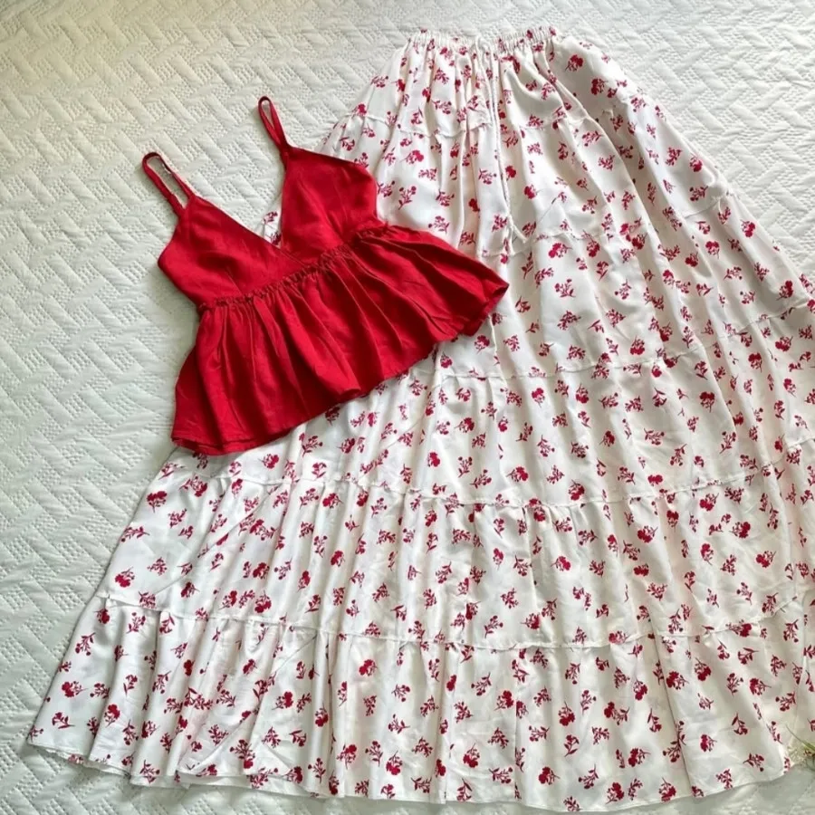 تاپ و دامن چین دار قرمز