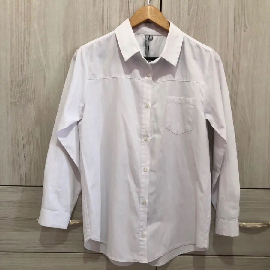 شومیز سفید جوتی جینز