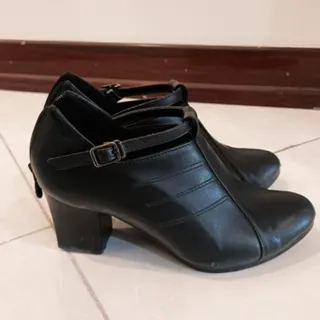 کفش نیم بوت