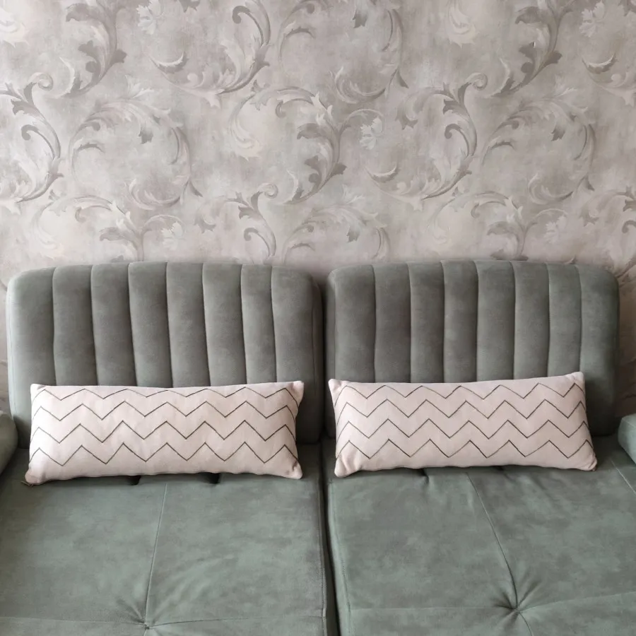 کوسن گل دوزی شده