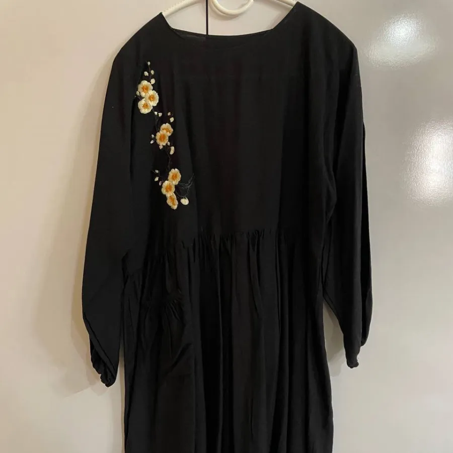 پیراهن نسبتا بلند گلدوزی