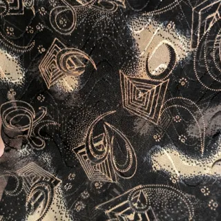 چادر رنگی دوخته شده