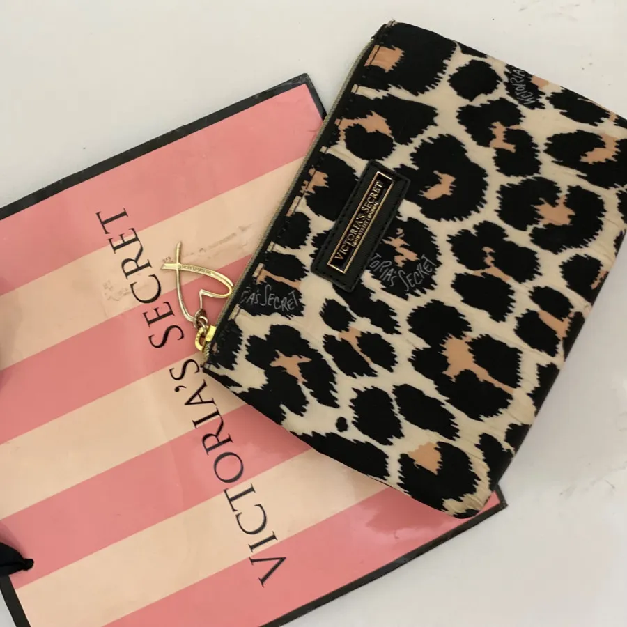 کیف ارایش ویکتوریا سکرت