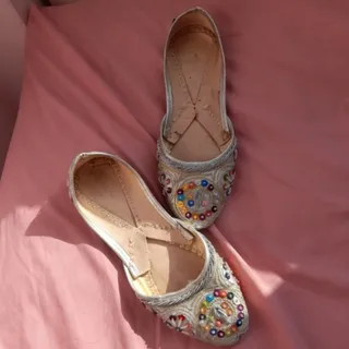 کفش کار شده دست دوز