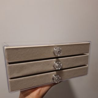جعبه بدلیجات و جواهرات