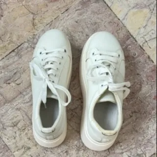 کفش سفید اسپرت