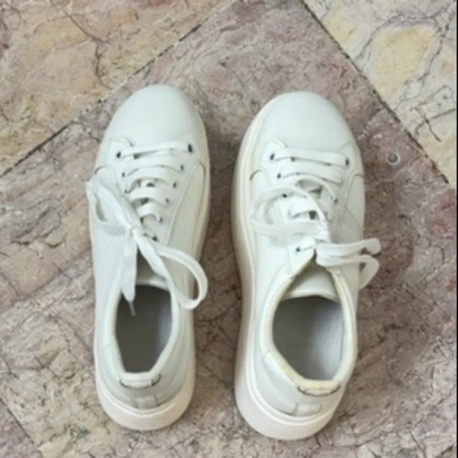 کفش سفید اسپرت