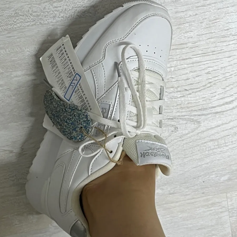 کتانی ریباک سفید