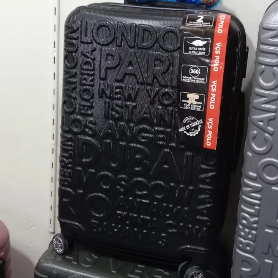 چمدان سایز متوسط مشکی ترک