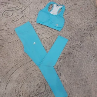 ست نیمتنه و لگ ورزشی