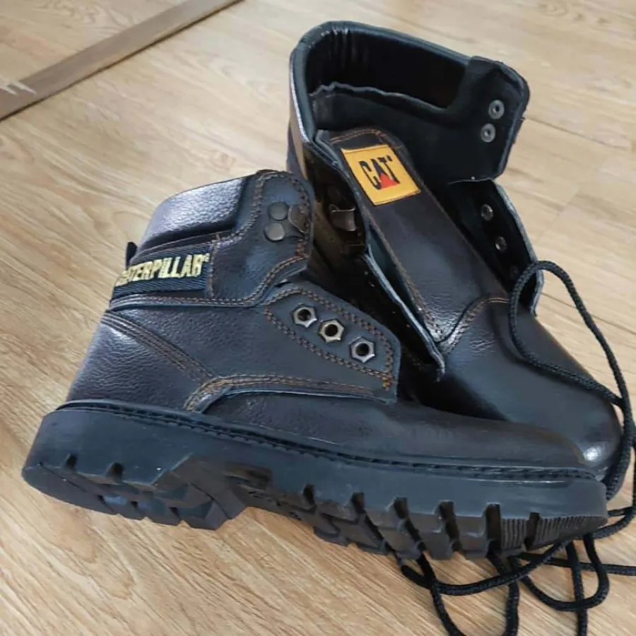 نیم بوت چرم CAT سایز37
