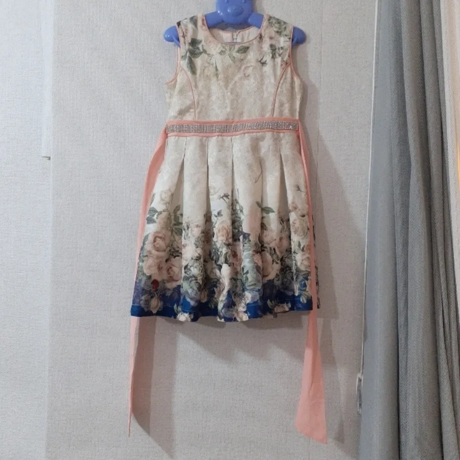 پیراهن دخترانه