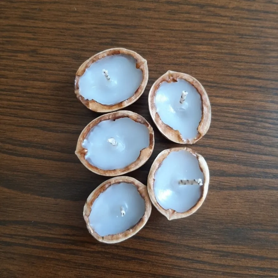 شمع گردویی رو آبی