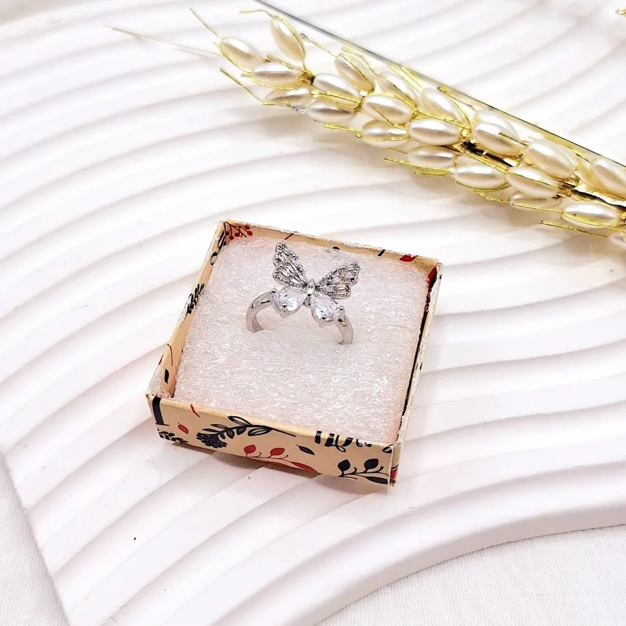 انگشتر پروانه کریستالی