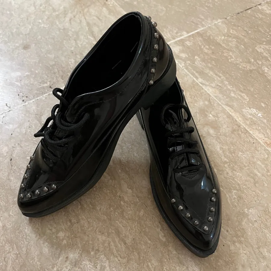 کفش مشکی ورنی