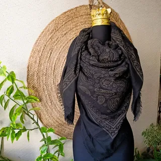 روسری مشکی قواره دار