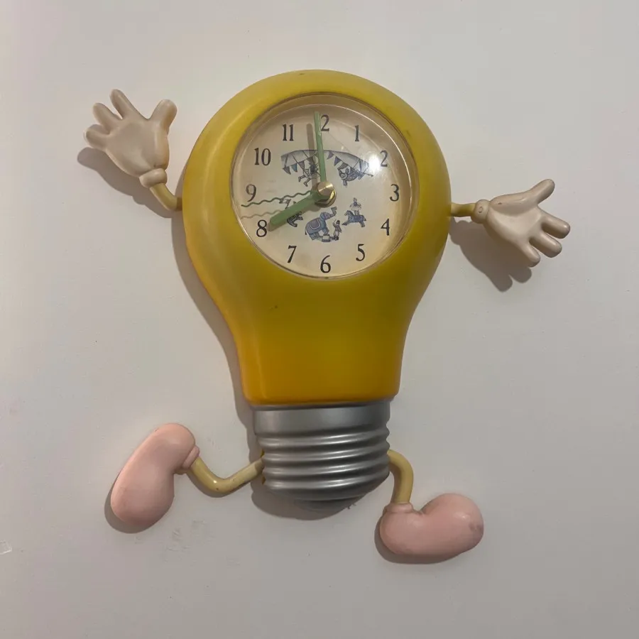 ساعت دیواری