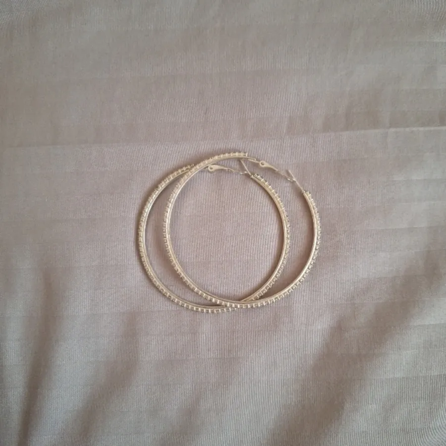 گوشواره های رنگ ثابت