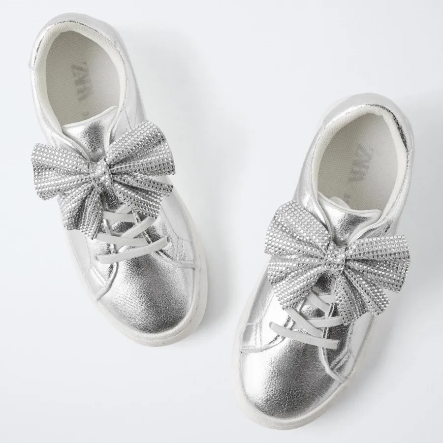 کفش نقره‌ای