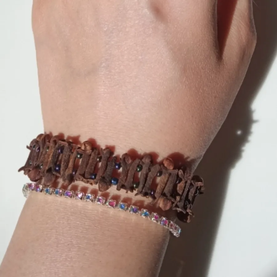 دستبند میخک