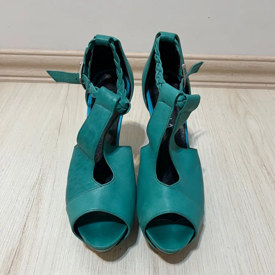 پاشنه بلند چرم فیروزه ای