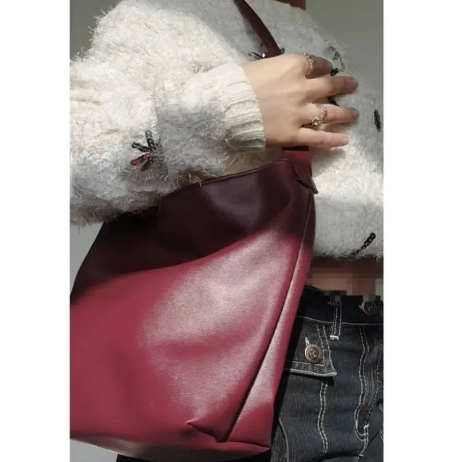 کیف رودوشی زرشکی چرم