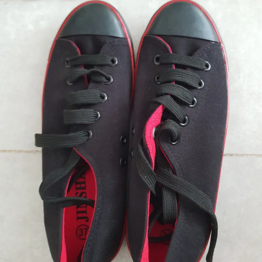 کفش کتانی سایز37