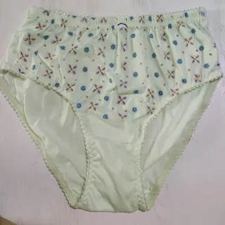 لباس زیر زنانه