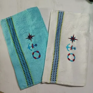 حوله دست و صورت ترک