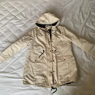 کاپشن شیری رنگ