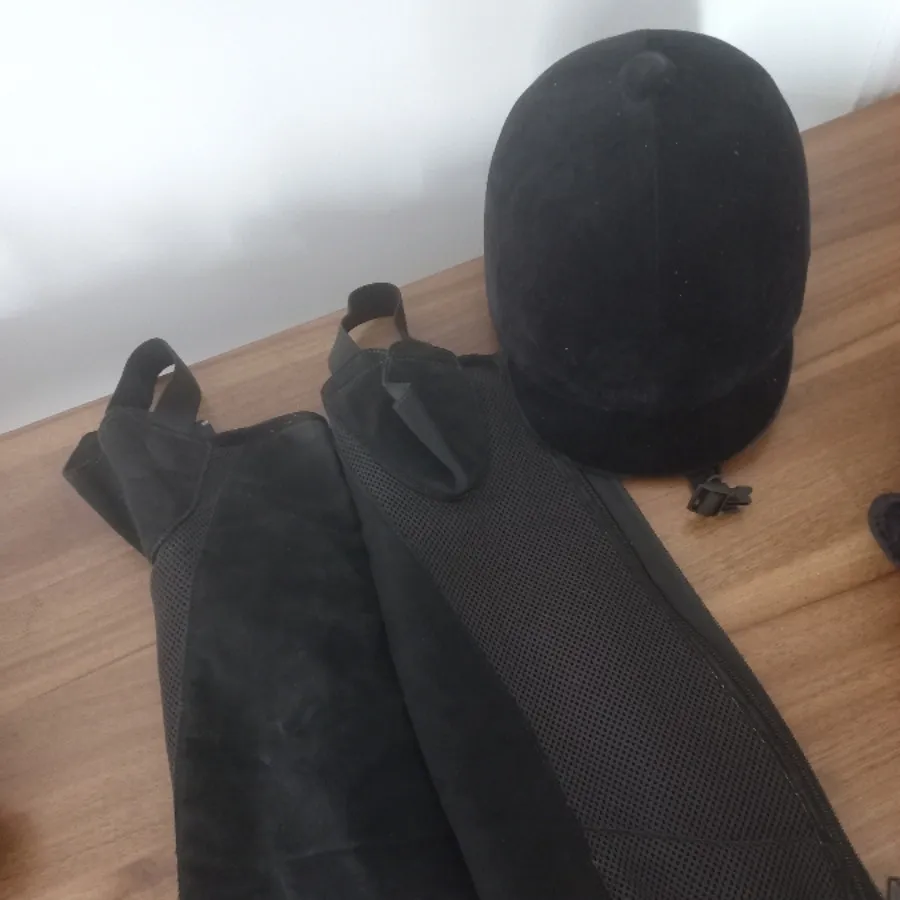 کلاه و گتر اسب سواری