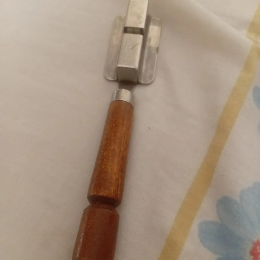 چاقو تیزکن قدیمی